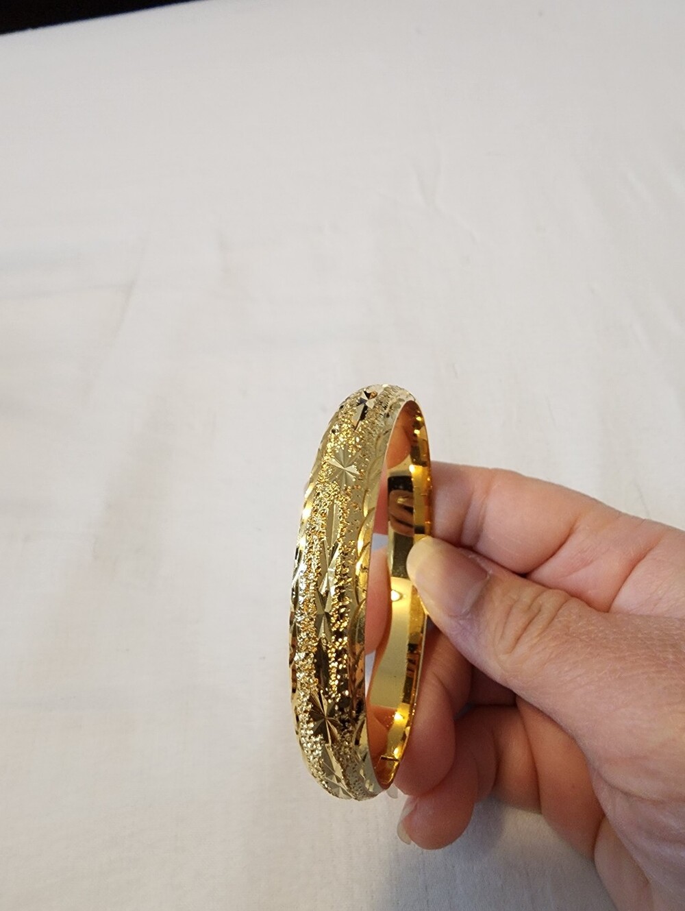 Elegant Gold Floral Engraved Bangle Bracelet for Women